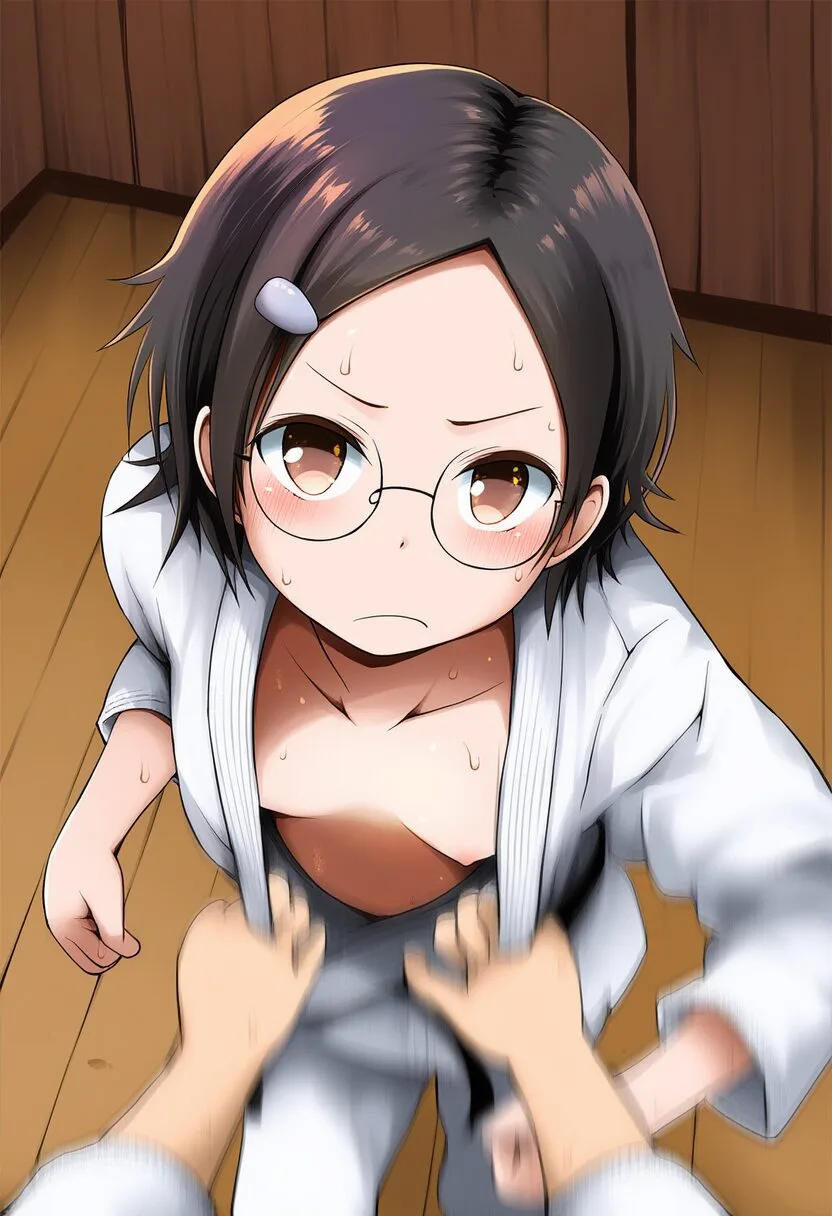 柔道中におっぱいチラリするメガネ女子