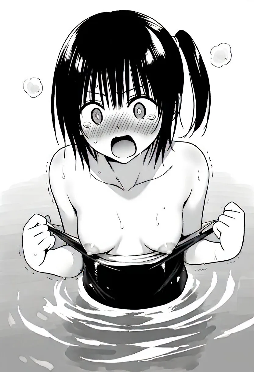 短髪の女子の水着が破れておっぱい丸見え